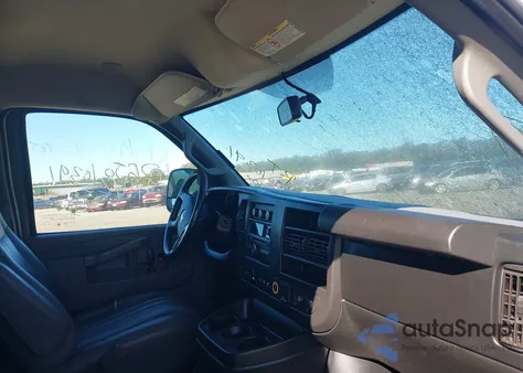 2017 Chevrolet Express 2500 Work Van z USA, uszkodzony, nr VIN 1GCWGAFF4H1284813